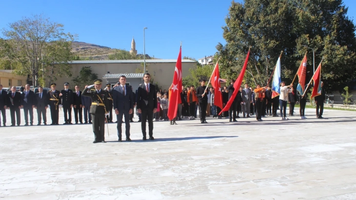 BAŞKAN SOMYÜREK 29 EKİM CUMHURİYET BAYRAMI ÇELENK PROGRAMINA KATILDI