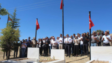 GÜNEYBAŞI ŞEHİTLERİ DÜZENLENEN TÖRENLE ANILDI