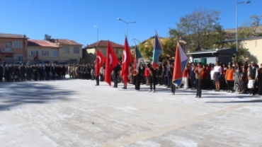 ÇEMİŞGEZEK'TE 29 EKİM CUMHURİYET BAYRAMI COŞKUSU